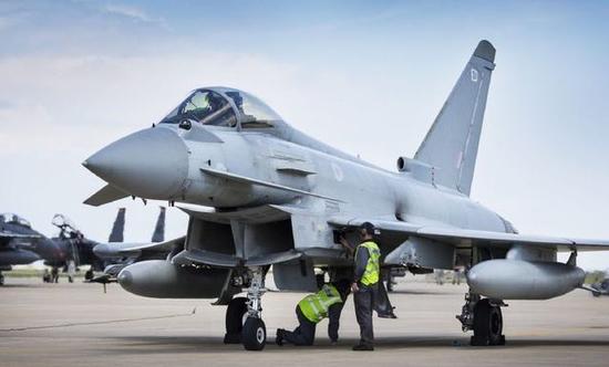卡塔尔签80亿美元合约 向英国购24架台风战机