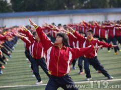 小小消防操 快乐大学堂——消防安全传遍贺州